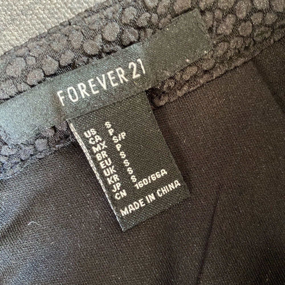 Scallops bodycon shorts - Picture 3 of 5